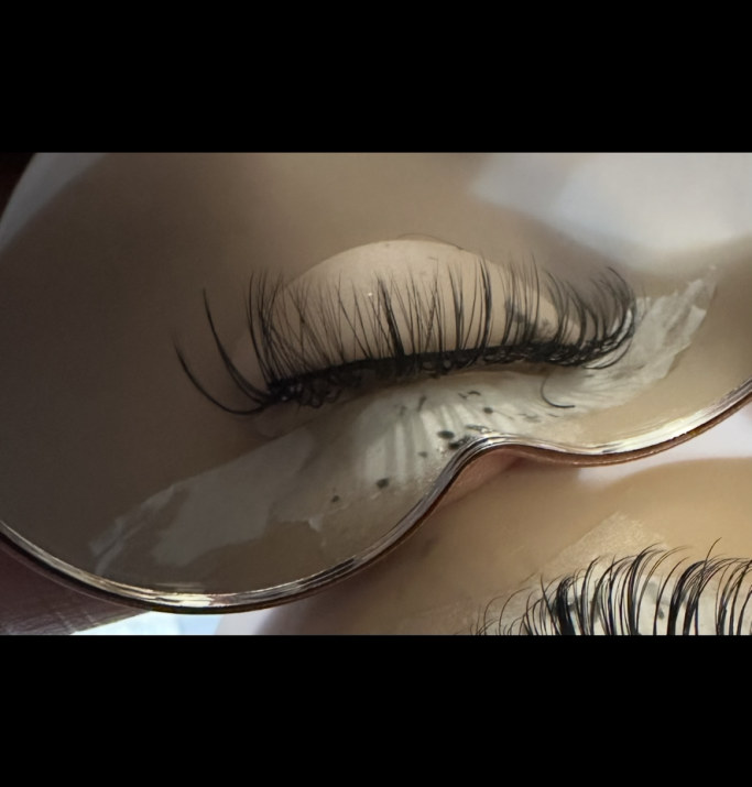 Lash extension application in progress